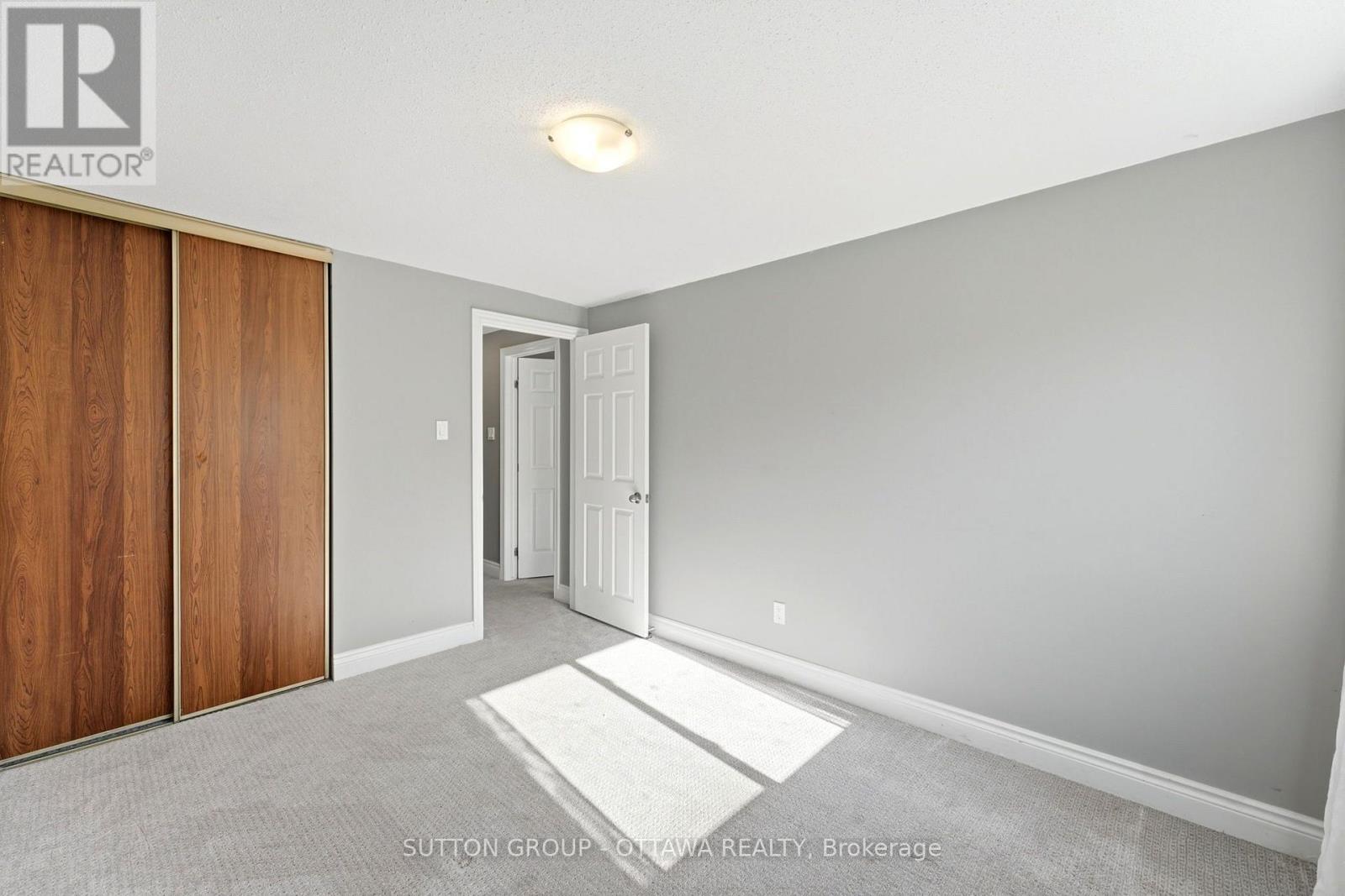 #71 2415 SOUTHVALE CRESCENT - 35