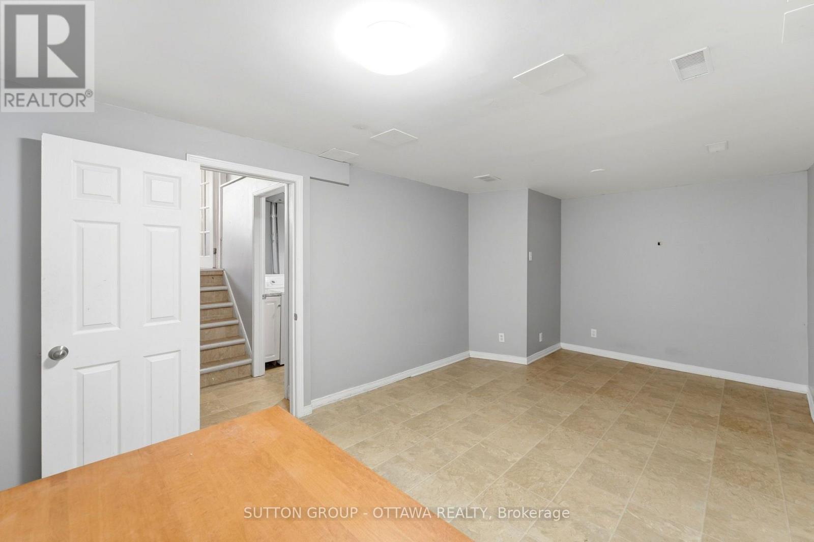 #71 2415 SOUTHVALE CRESCENT - 39