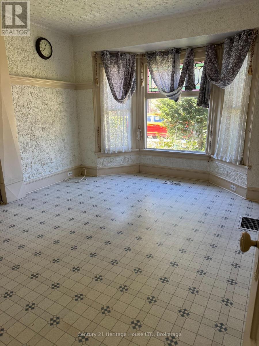 4488 EASTWOOD CRESCENT - 13