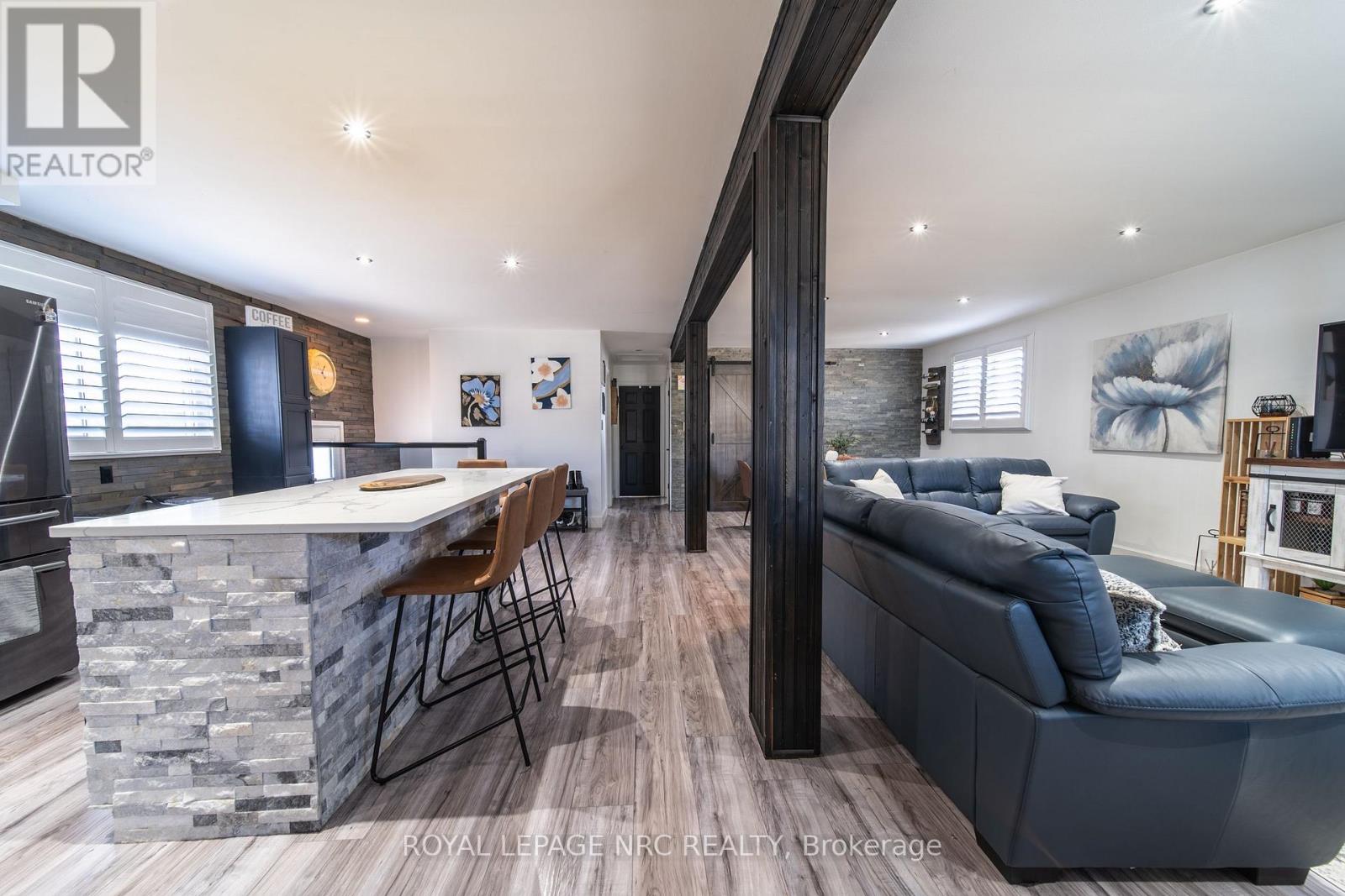 39 CHANTAL COURT - 12