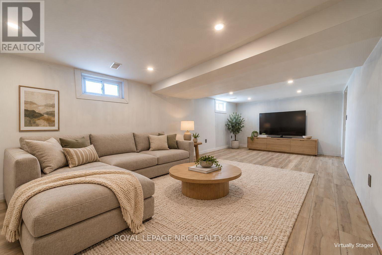 39 CHANTAL COURT - 16