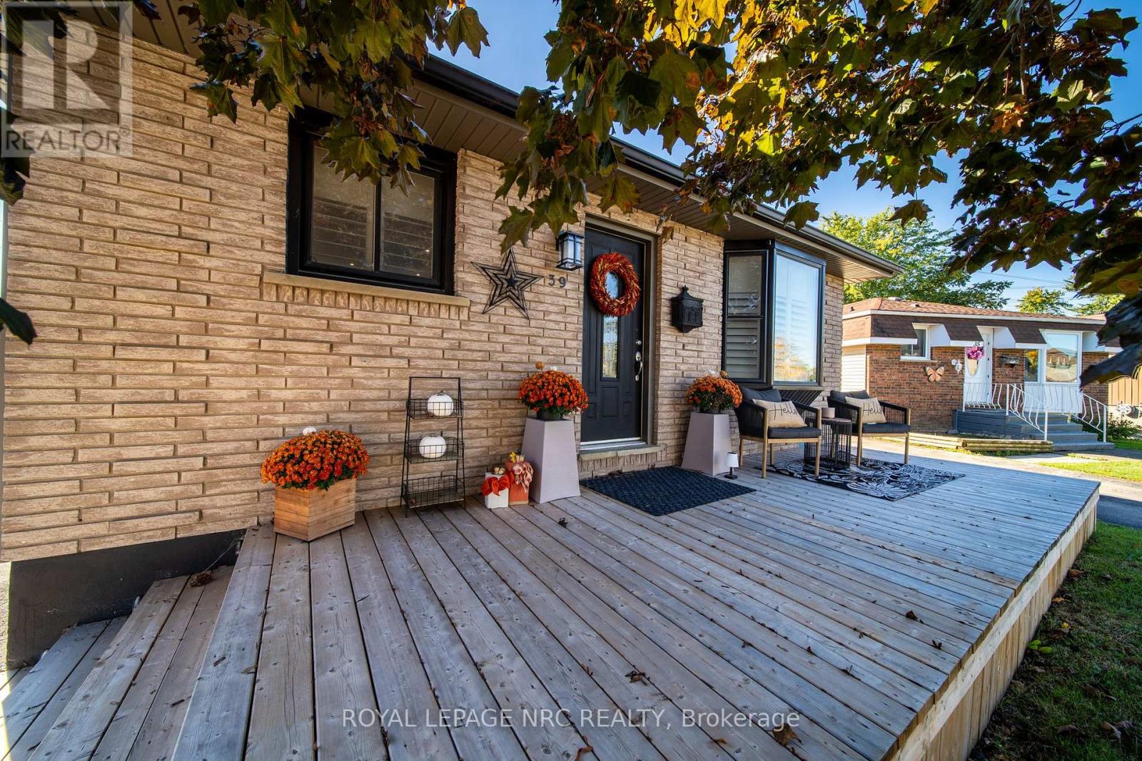 39 CHANTAL COURT, Welland (Lincoln/Crowland) — photo 2