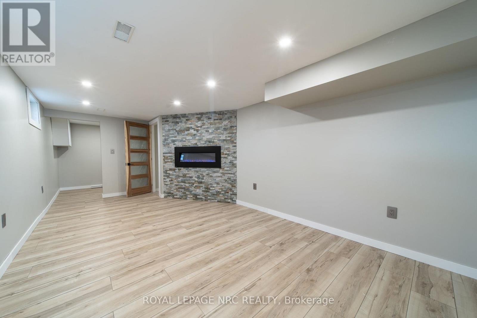 39 CHANTAL COURT - 20