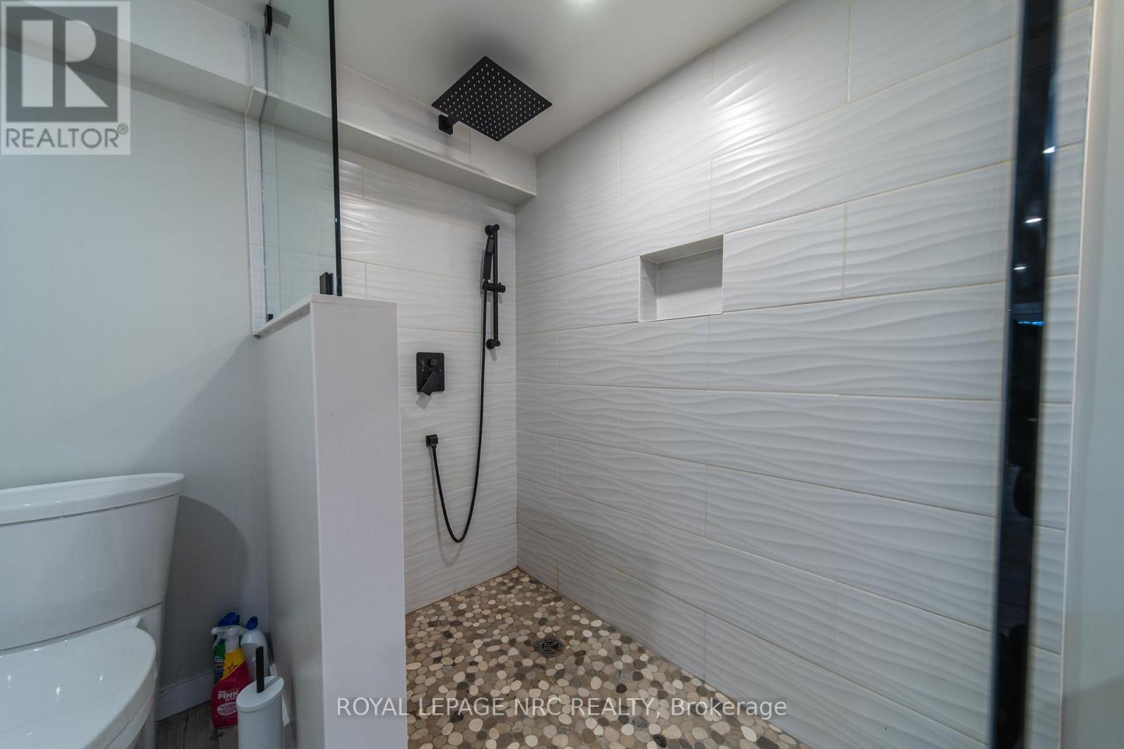 39 CHANTAL COURT - 25