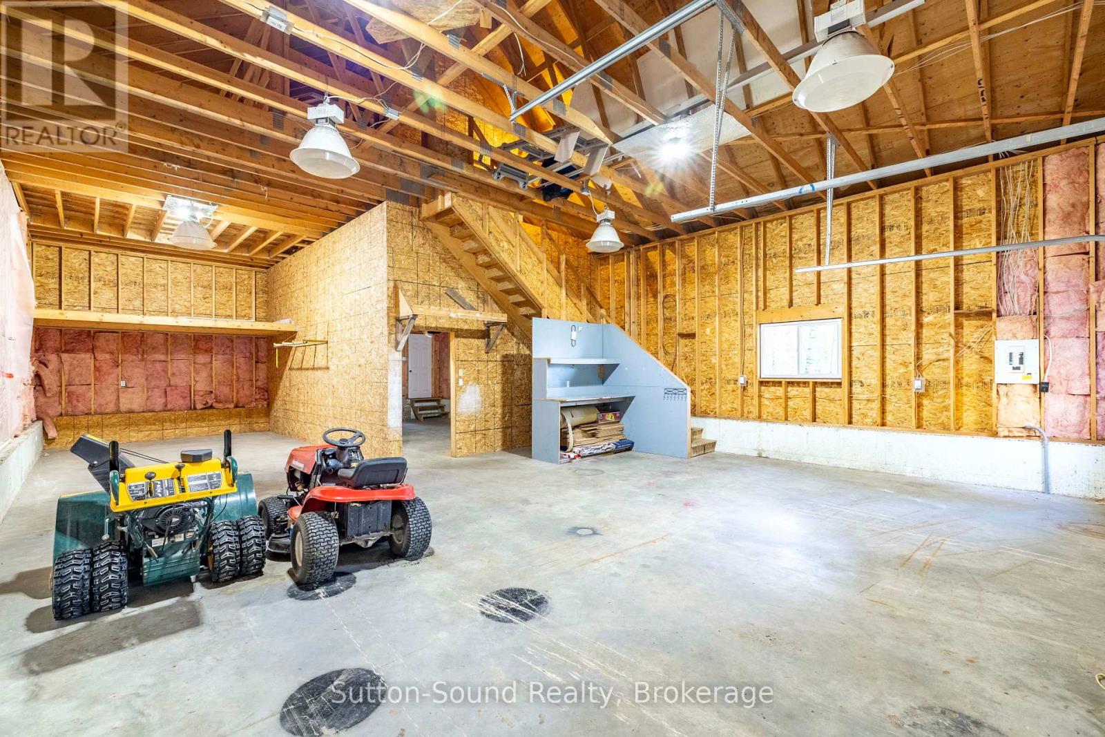 143712 15 SIDE ROAD - Image 36