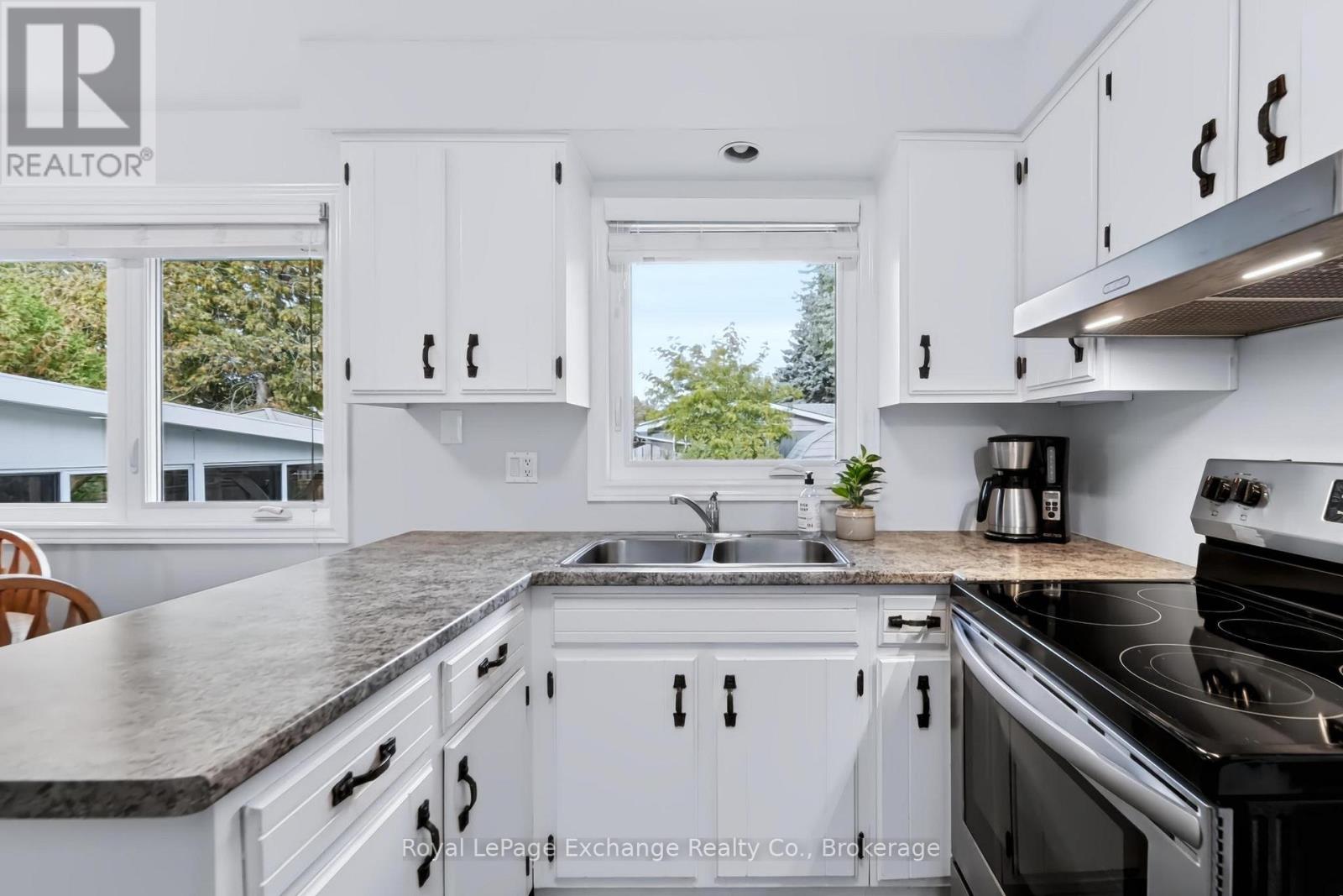 40 GOLF LINKS ROAD - Image 14