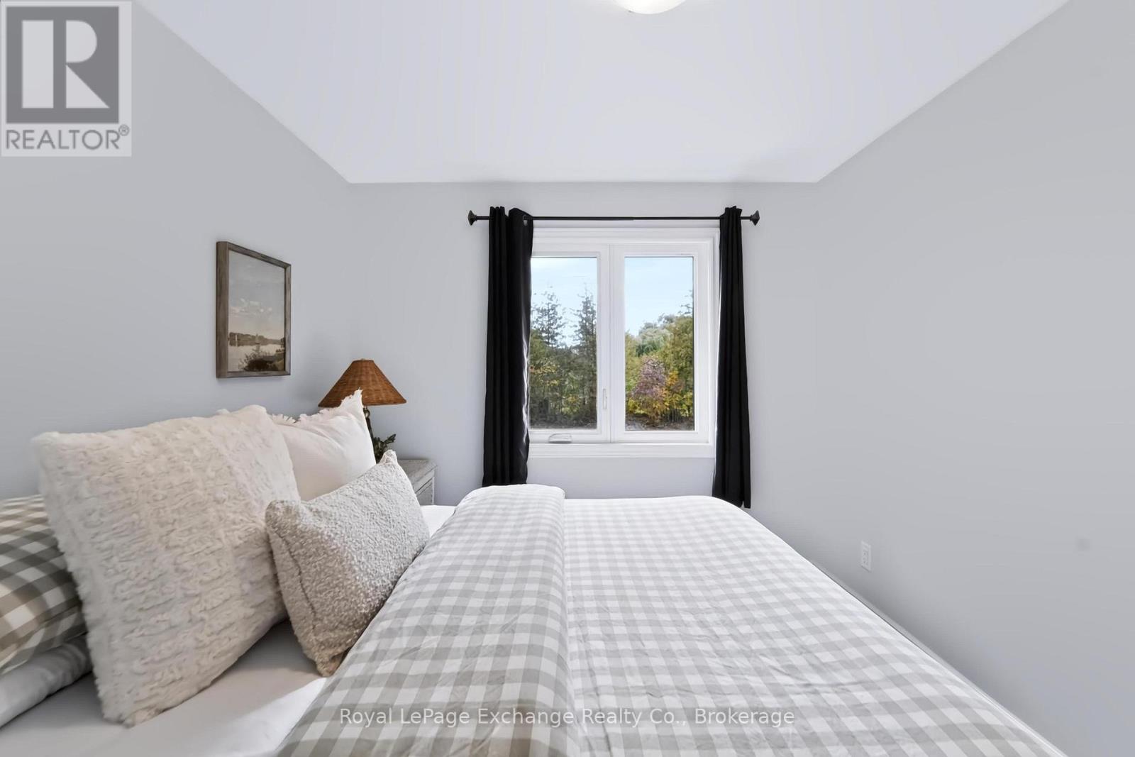 40 GOLF LINKS ROAD - Image 24
