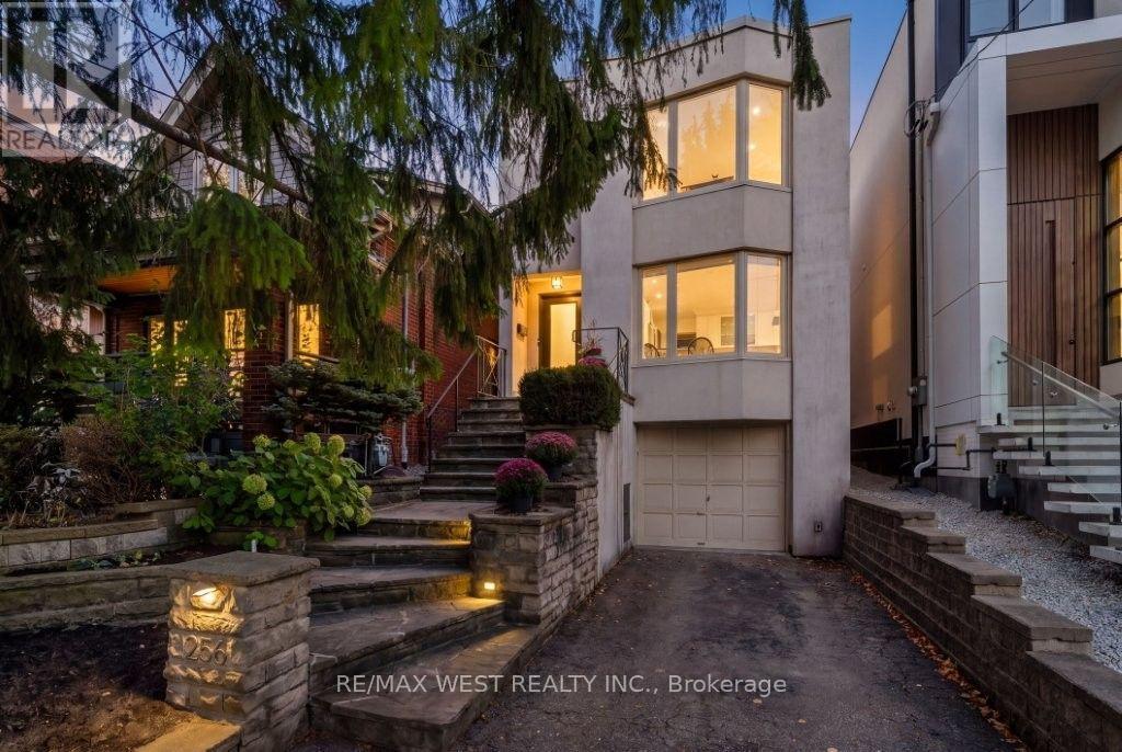 Photo of 256 Erskine Avenue