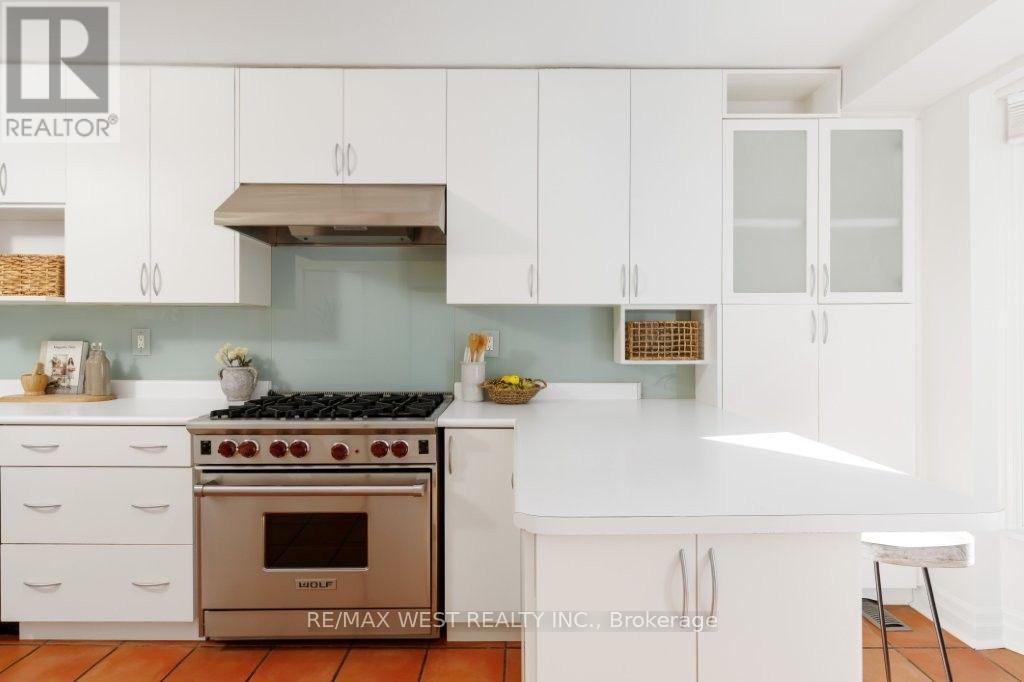 256 ERSKINE AVENUE - 13