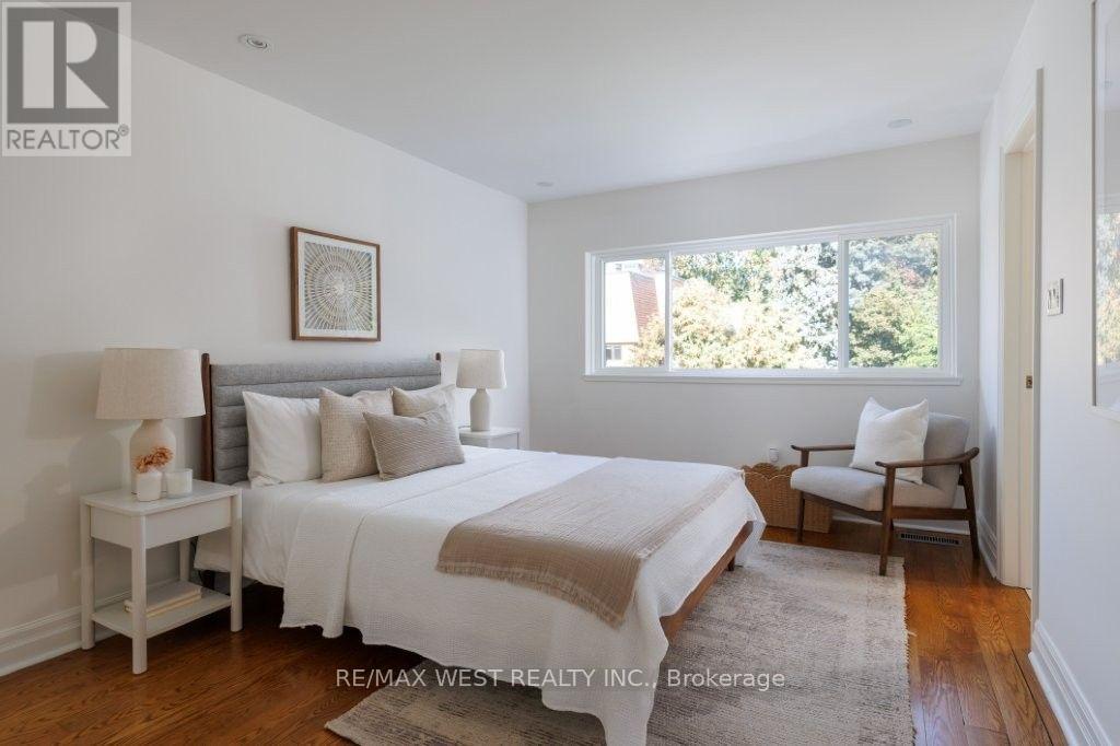256 ERSKINE AVENUE - 18