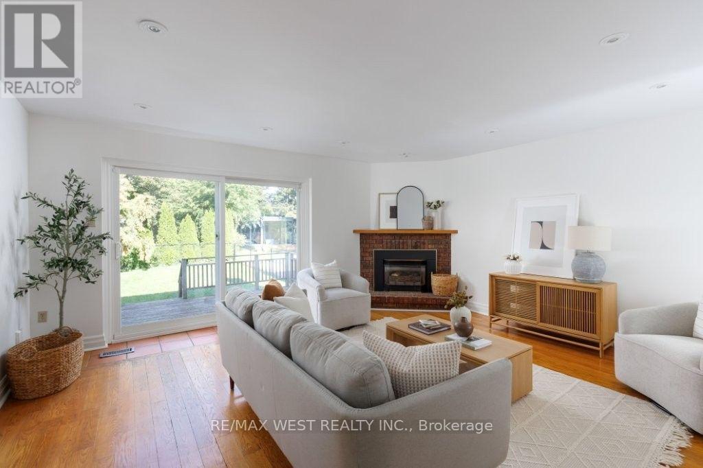 256 ERSKINE AVENUE - 2