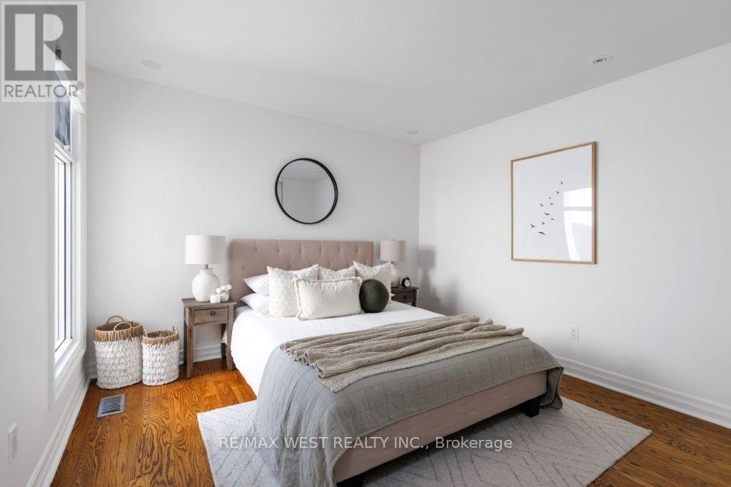 256 ERSKINE AVENUE - 22