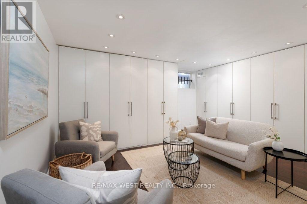 256 ERSKINE AVENUE - 27