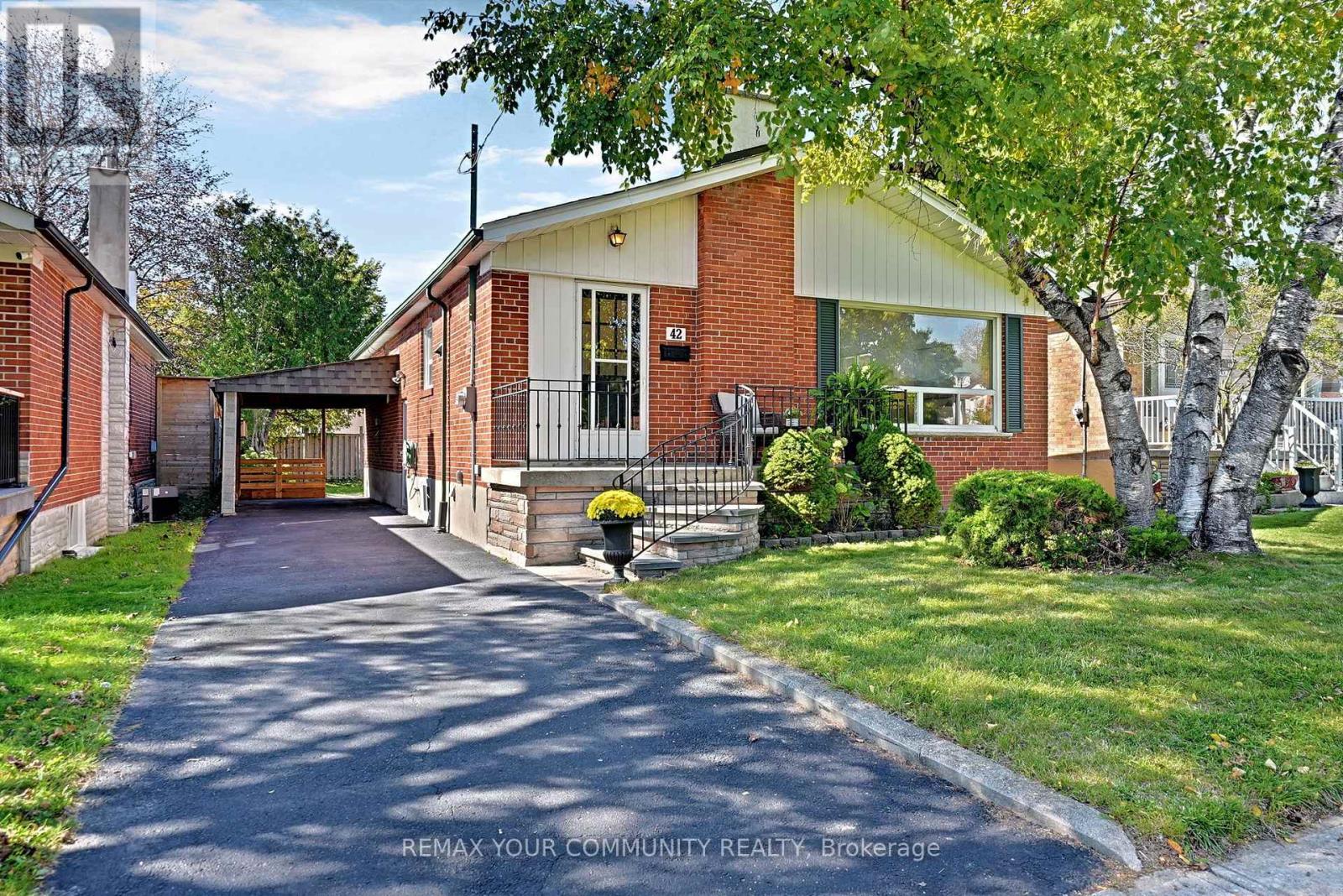 42 BEACON ROAD, Toronto (Dorset Park)