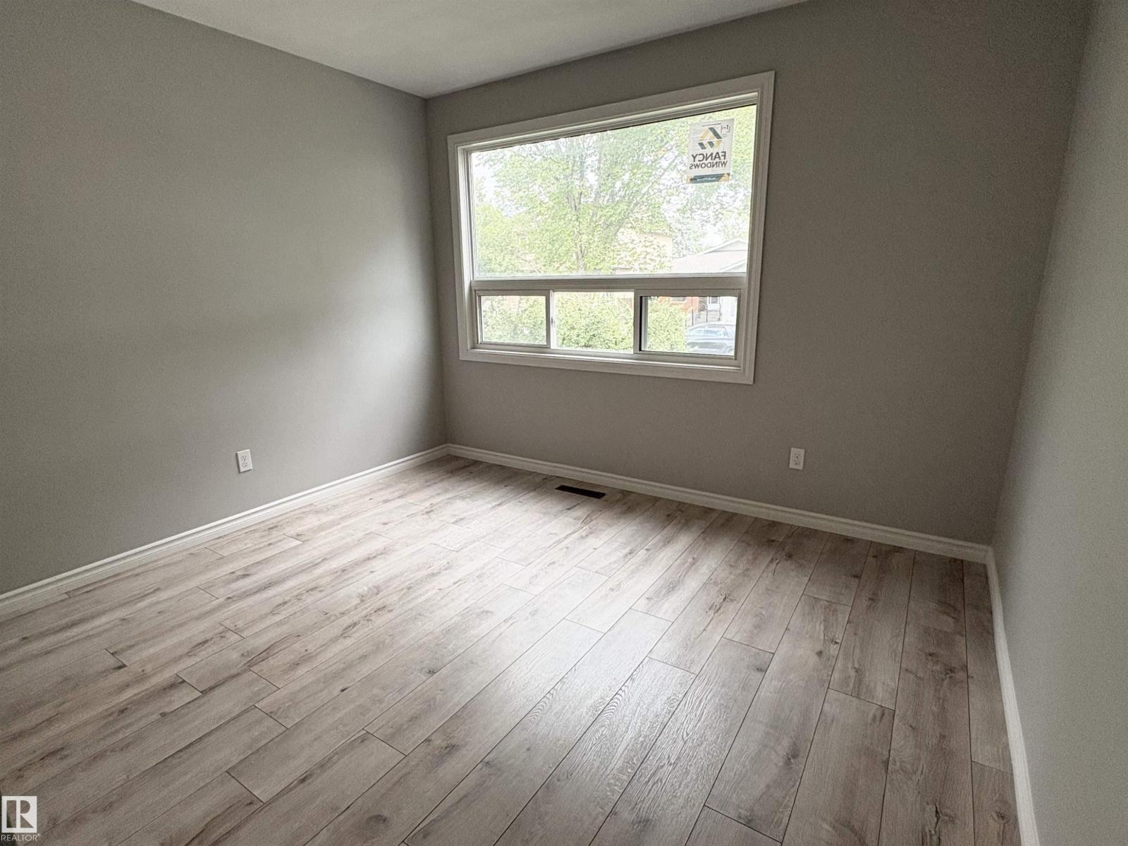 12764 118 ST NW - 10