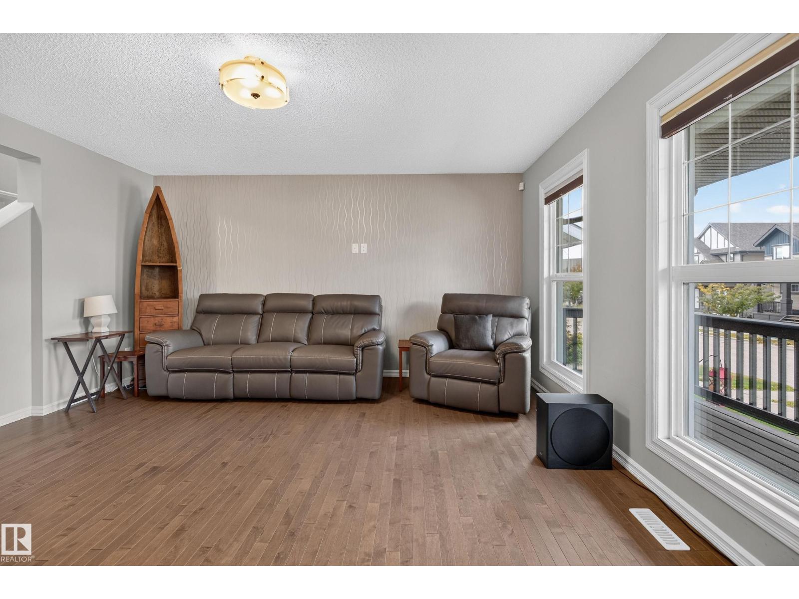 821 36A AV NW - 3
