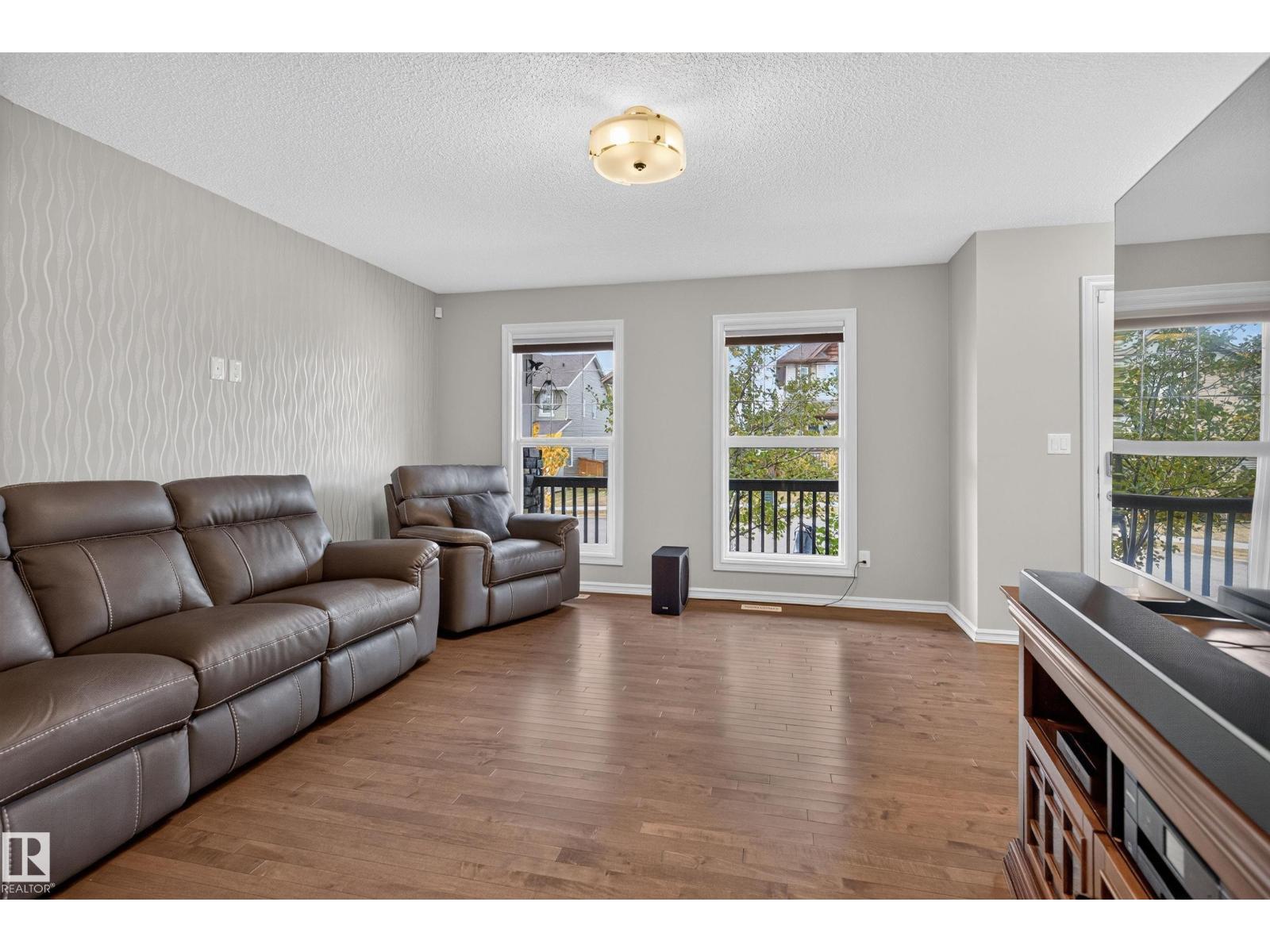 821 36A AV NW - 4