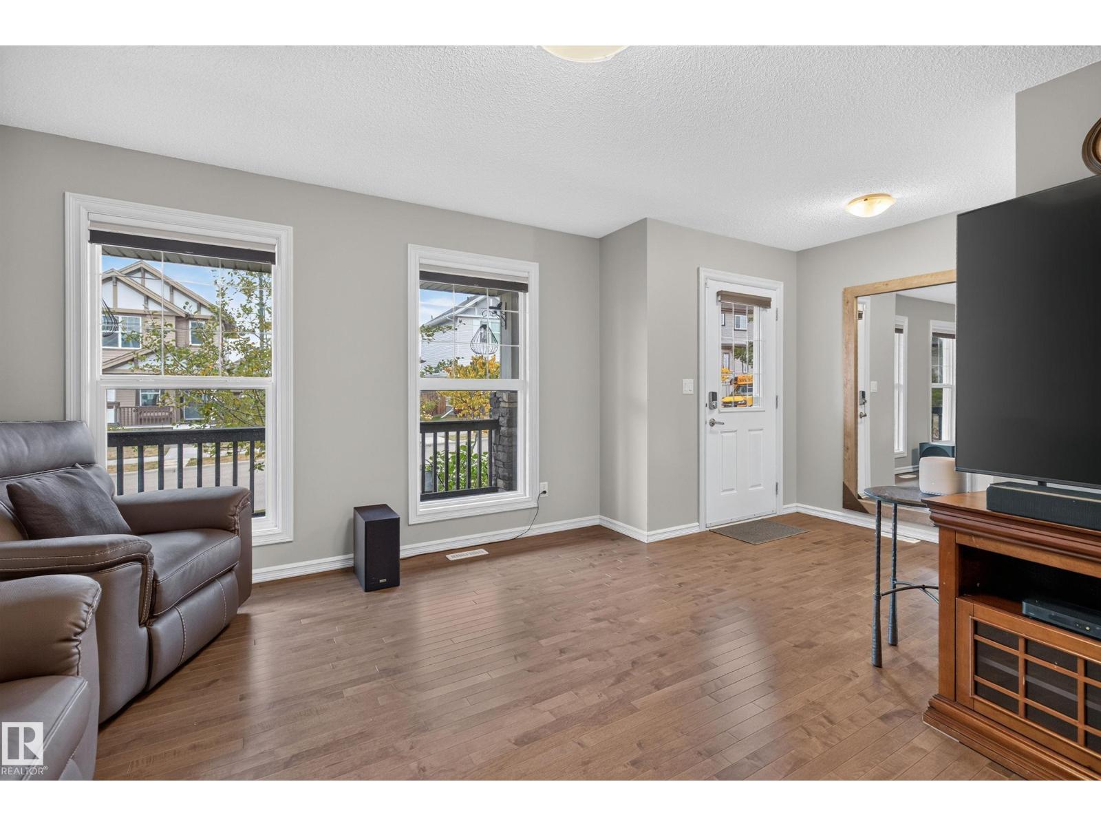 821 36A AV NW - 5