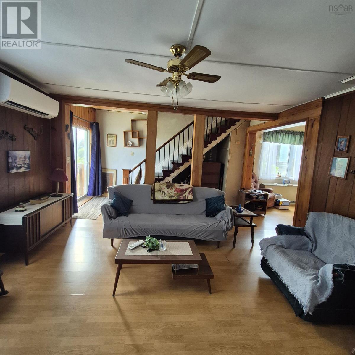 9794 Highway 8 - 10