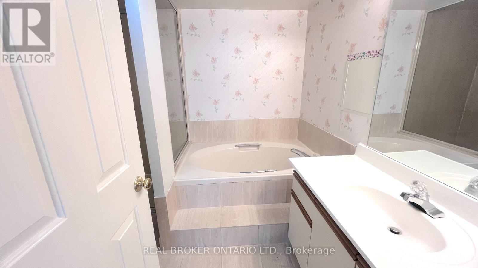#509 333 CLARK AVENUE W - 22