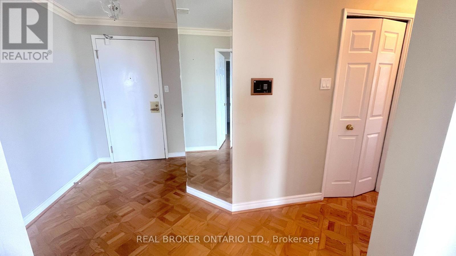 #1403 343 CLARK AVENUE W - 6