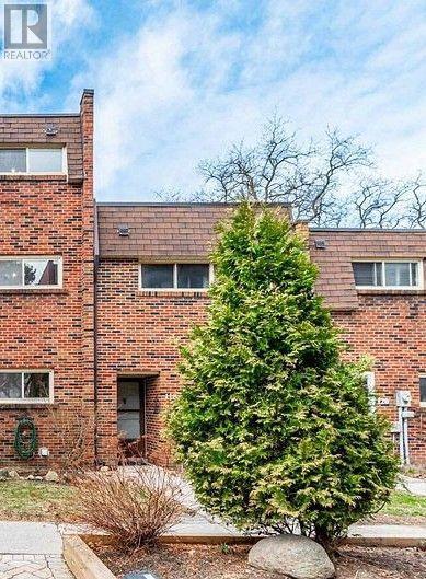 3 - 118 WALES AVENUE, Markham (Old Markham Village)