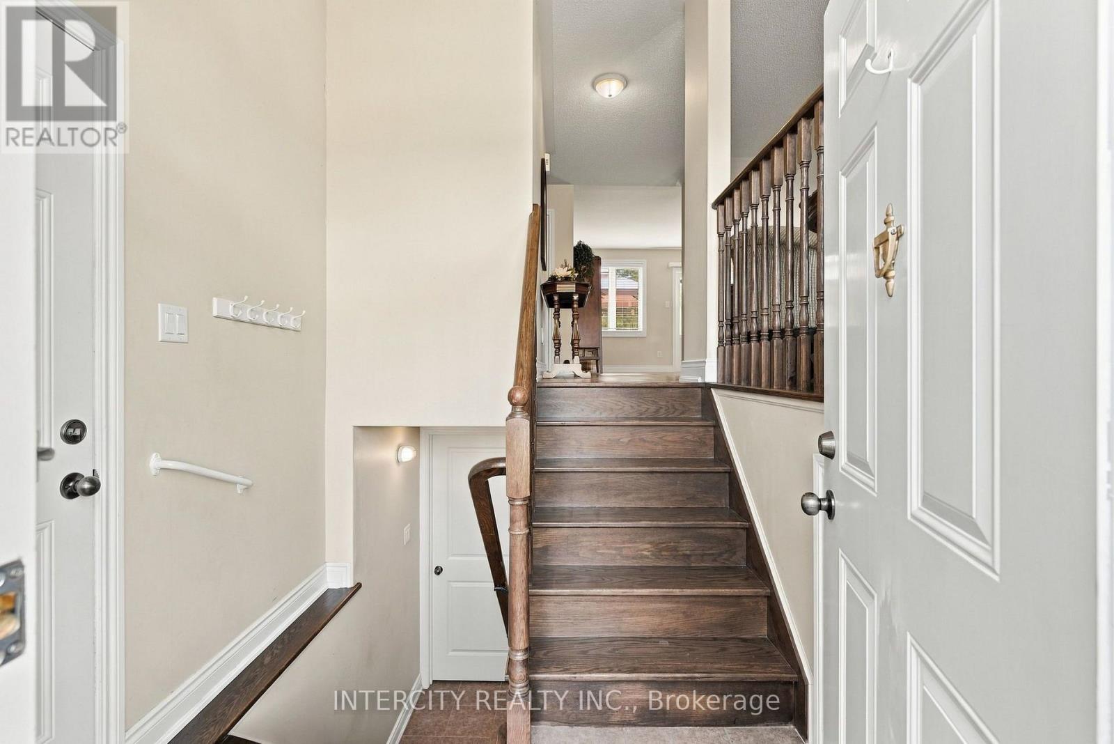 491 SHEWFELT CRESCENT - 2