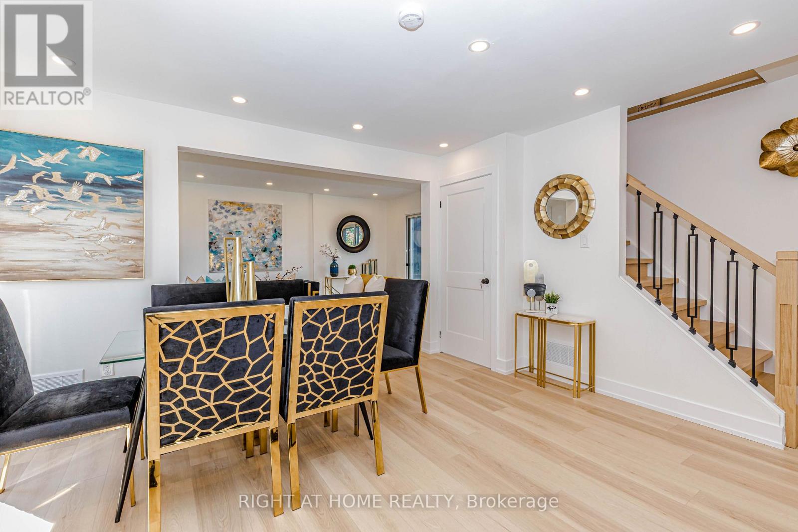 8 HAZELGLEN COURT - 13