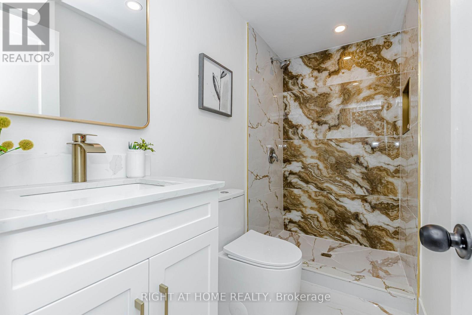 8 HAZELGLEN COURT - 45