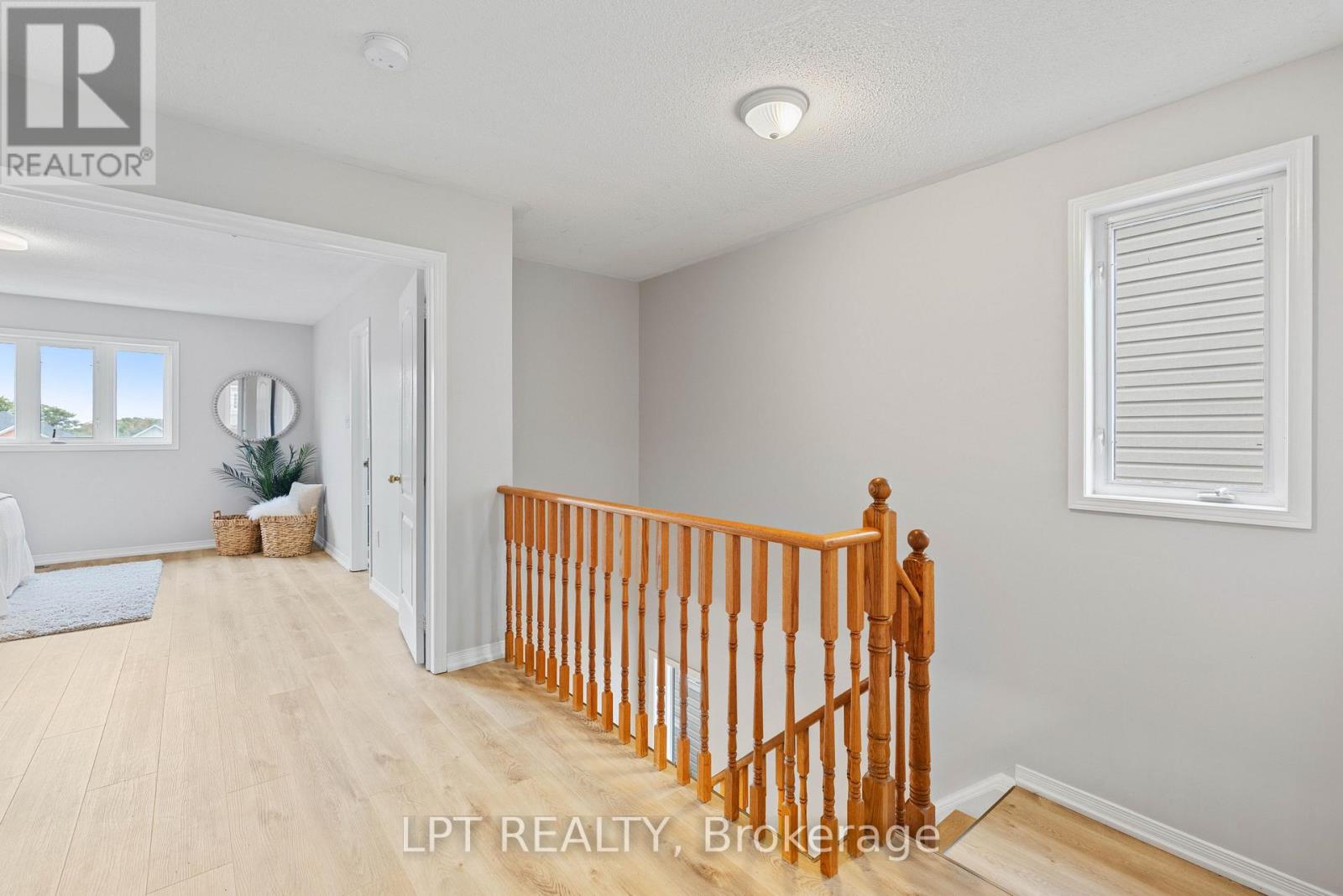 31 Laurendale Avenue — photo 14