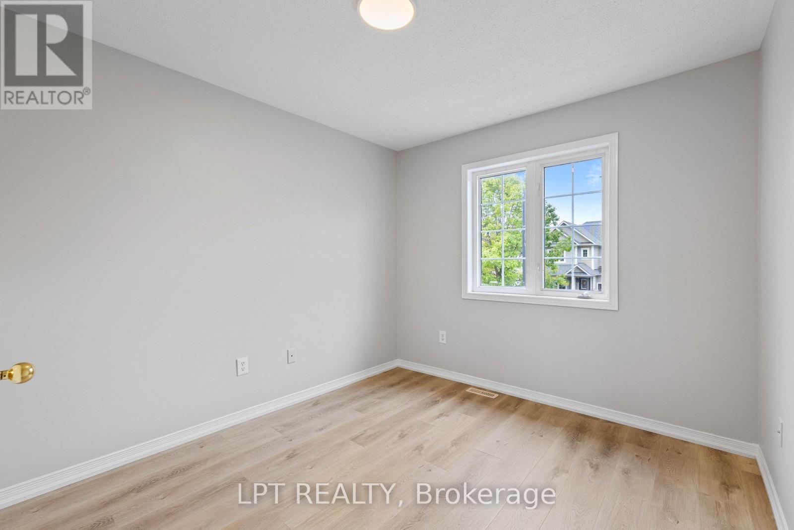 31 Laurendale Avenue — photo 19