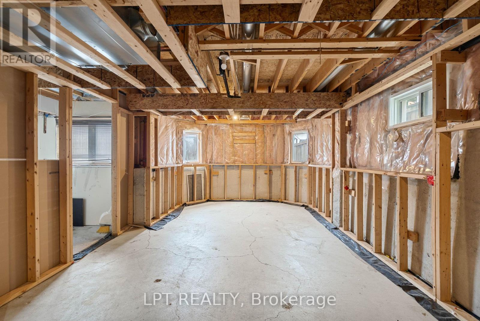 31 Laurendale Avenue — photo 25