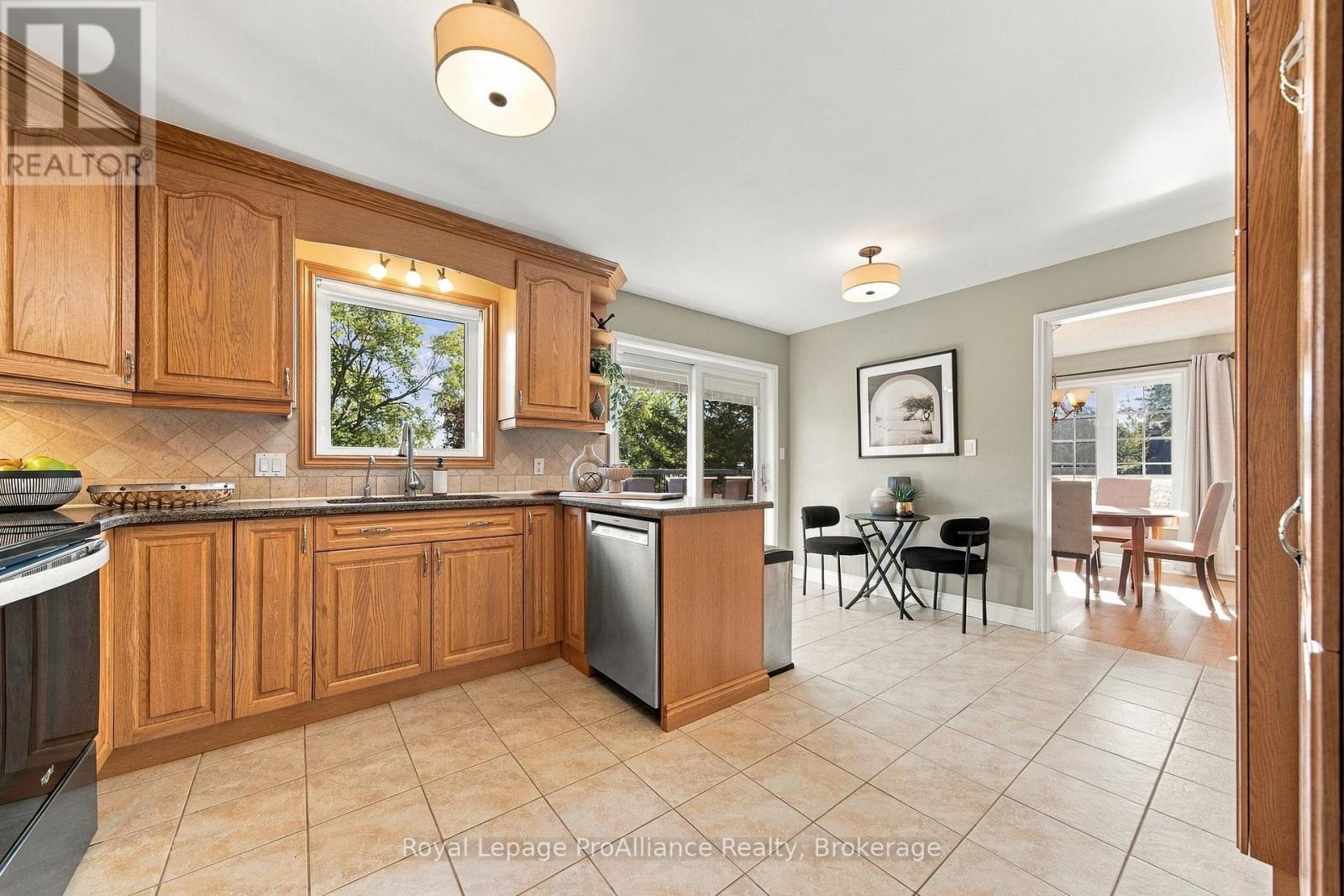 176 Ashley Street — photo 10