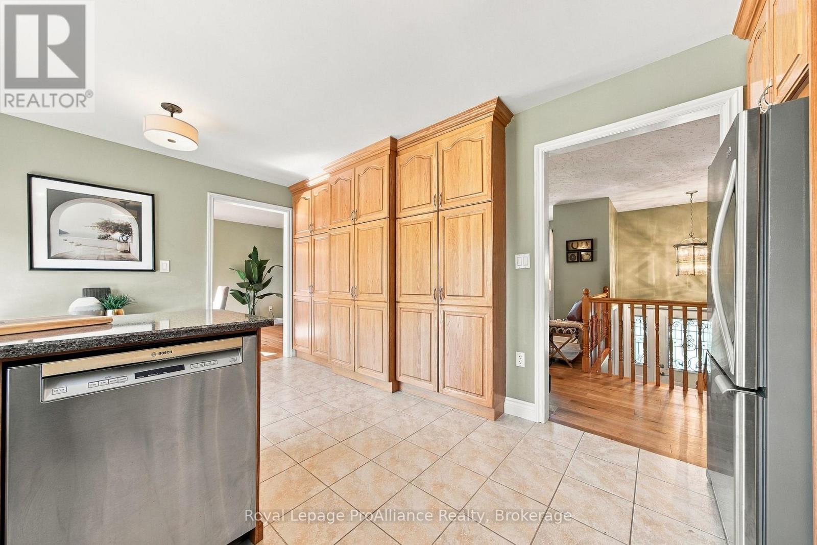 176 Ashley Street — photo 11