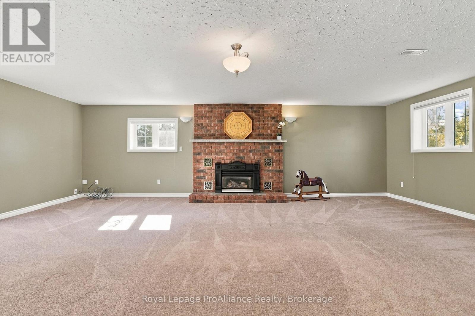 176 Ashley Street — photo 21