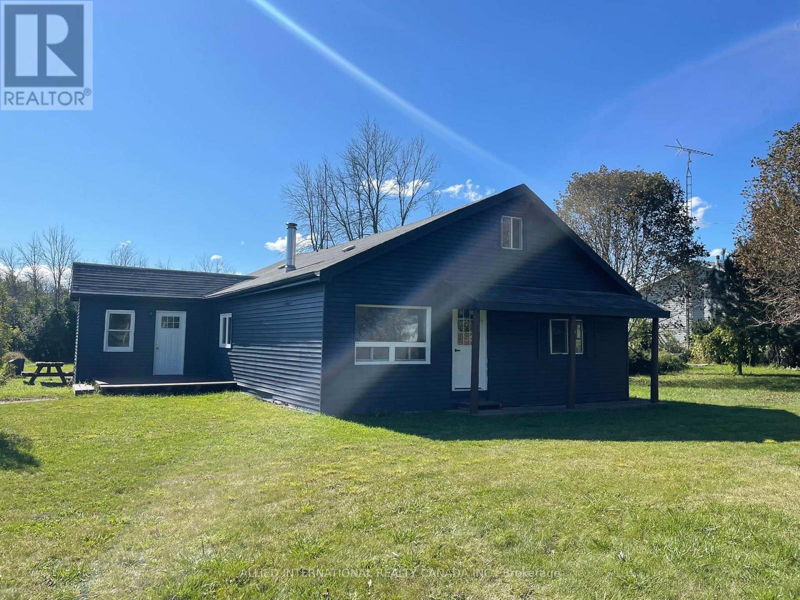 537 BURR ROAD, Prince Edward County (Hillier Ward)