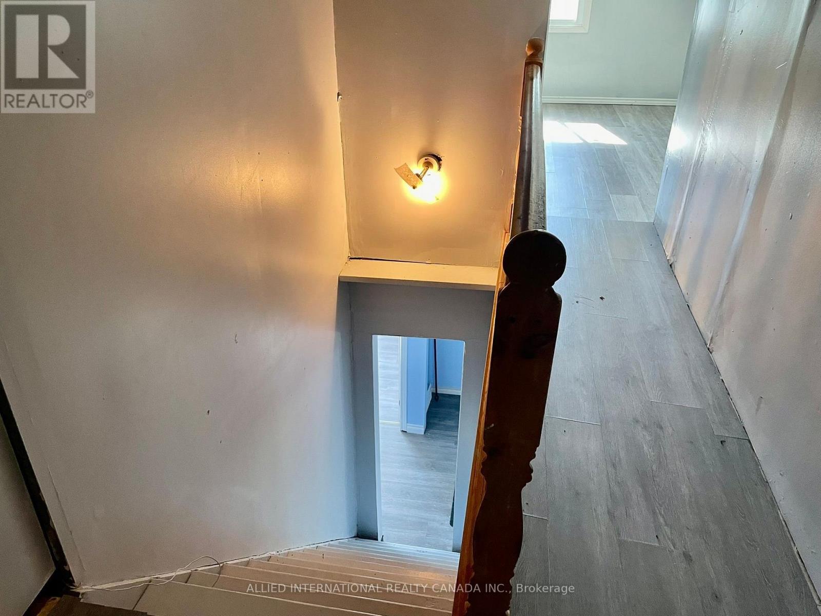 537 BURR ROAD - 32
