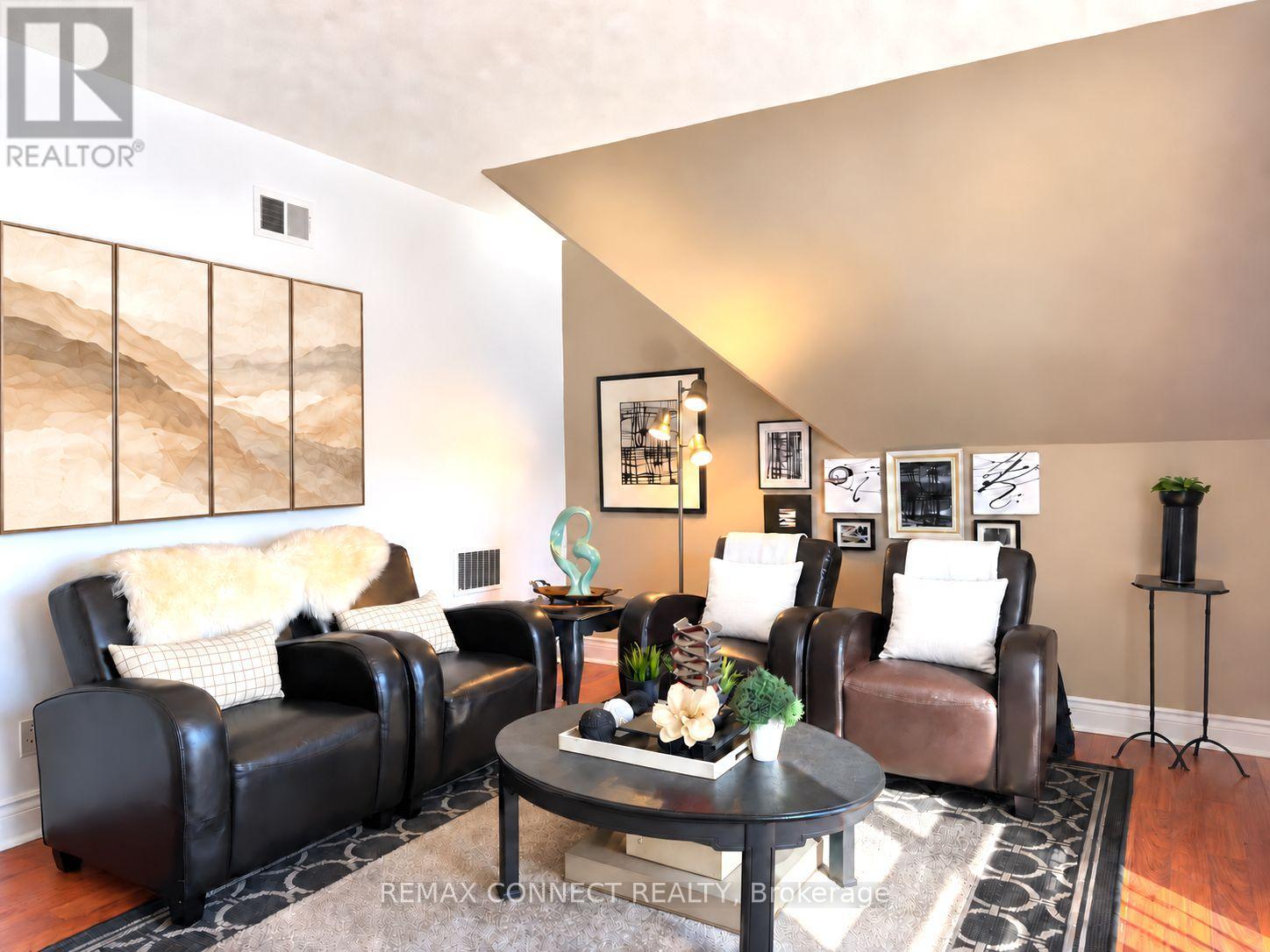 #303 4872 VALLEY WAY - 2