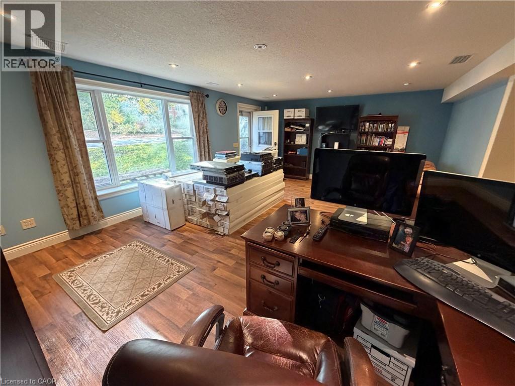 63 DUNEDIN Drive - Image 39