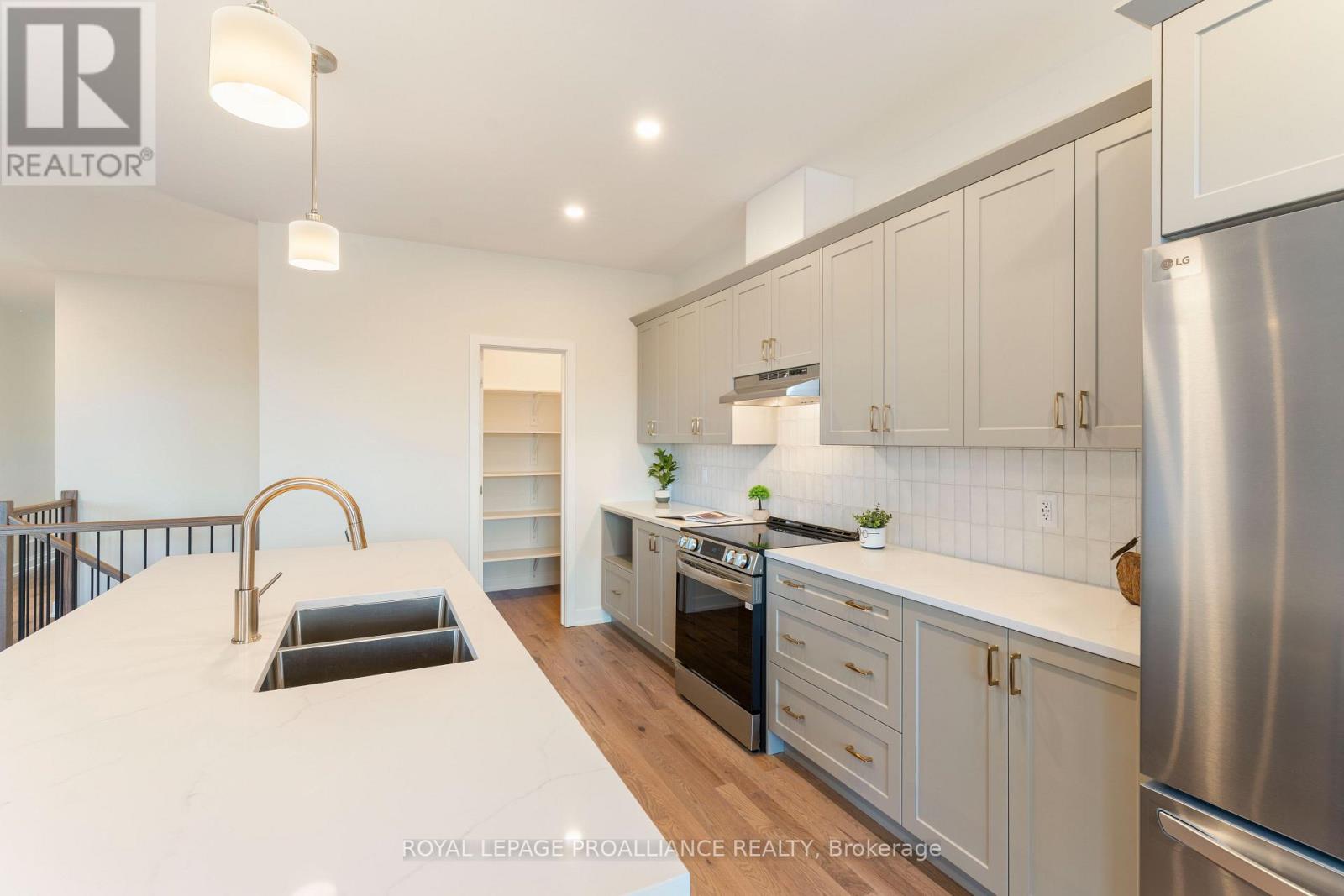 1086 MOORE STREET - Image 24