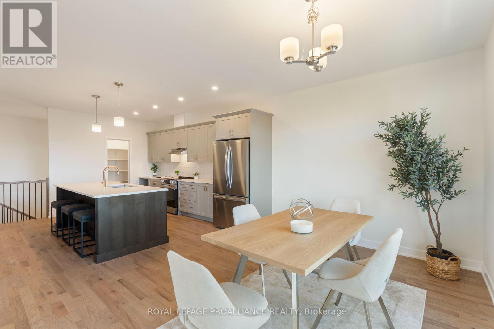 1086 MOORE STREET - Image 32