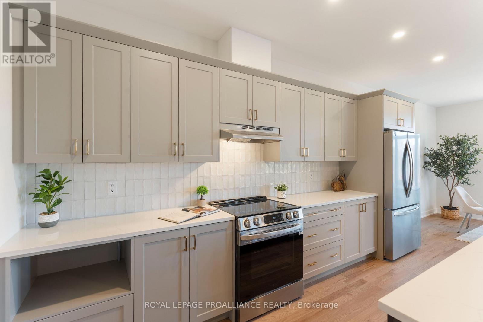 1086 MOORE STREET - Image 29