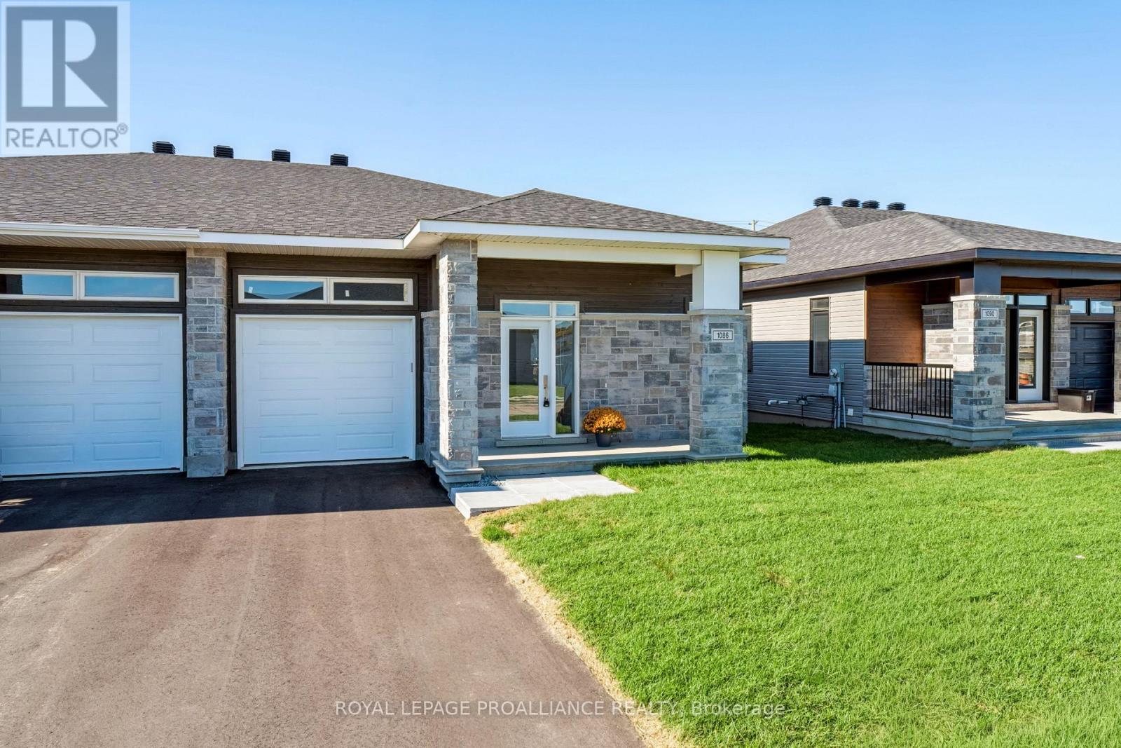 1086 MOORE STREET - Image 3