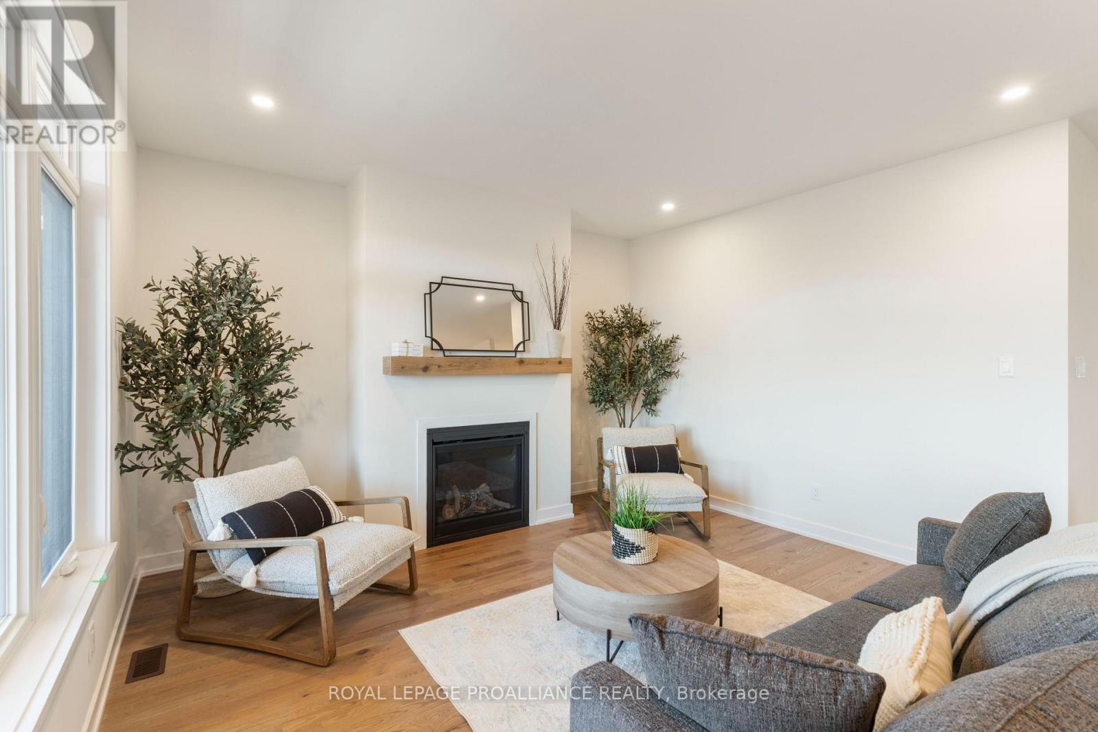 1086 MOORE STREET - Image 38