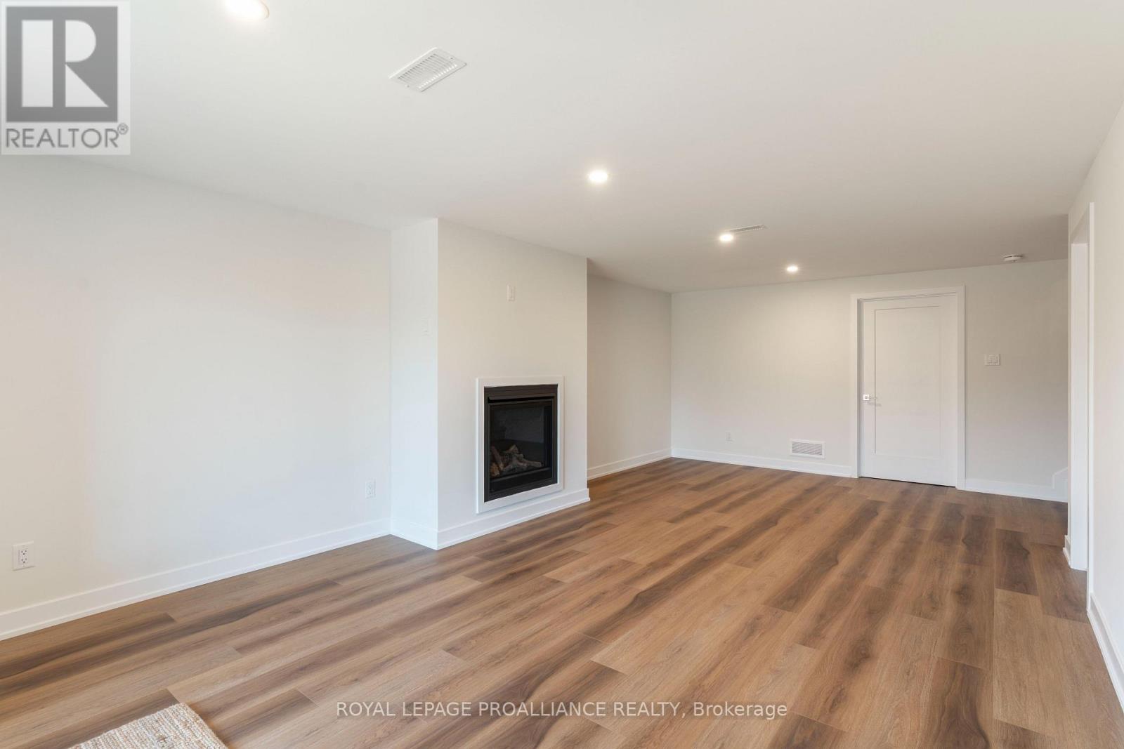 1086 MOORE STREET - Image 44