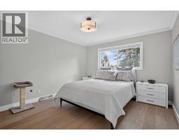21 Rossmere Road SW - photo 10