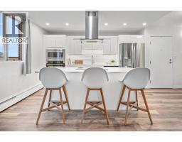 814, 340 14 Avenue SW - photo 1