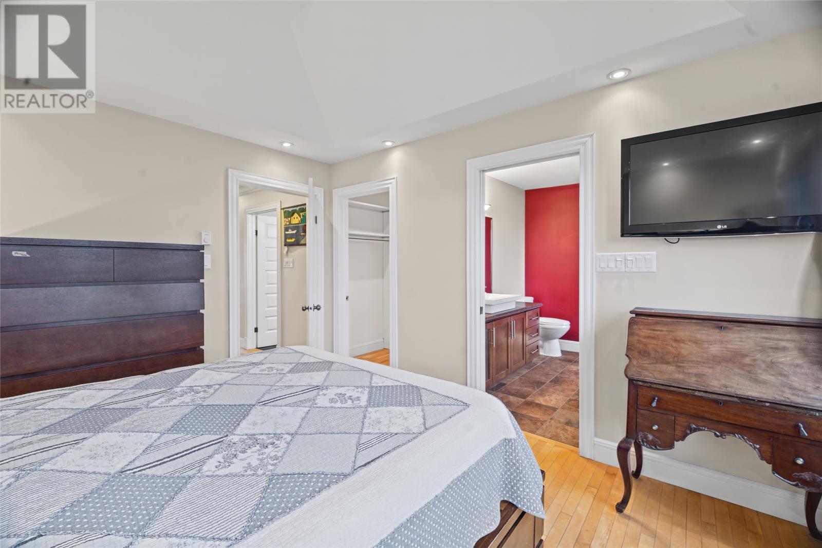 #11 28 Lions Crescent - 24