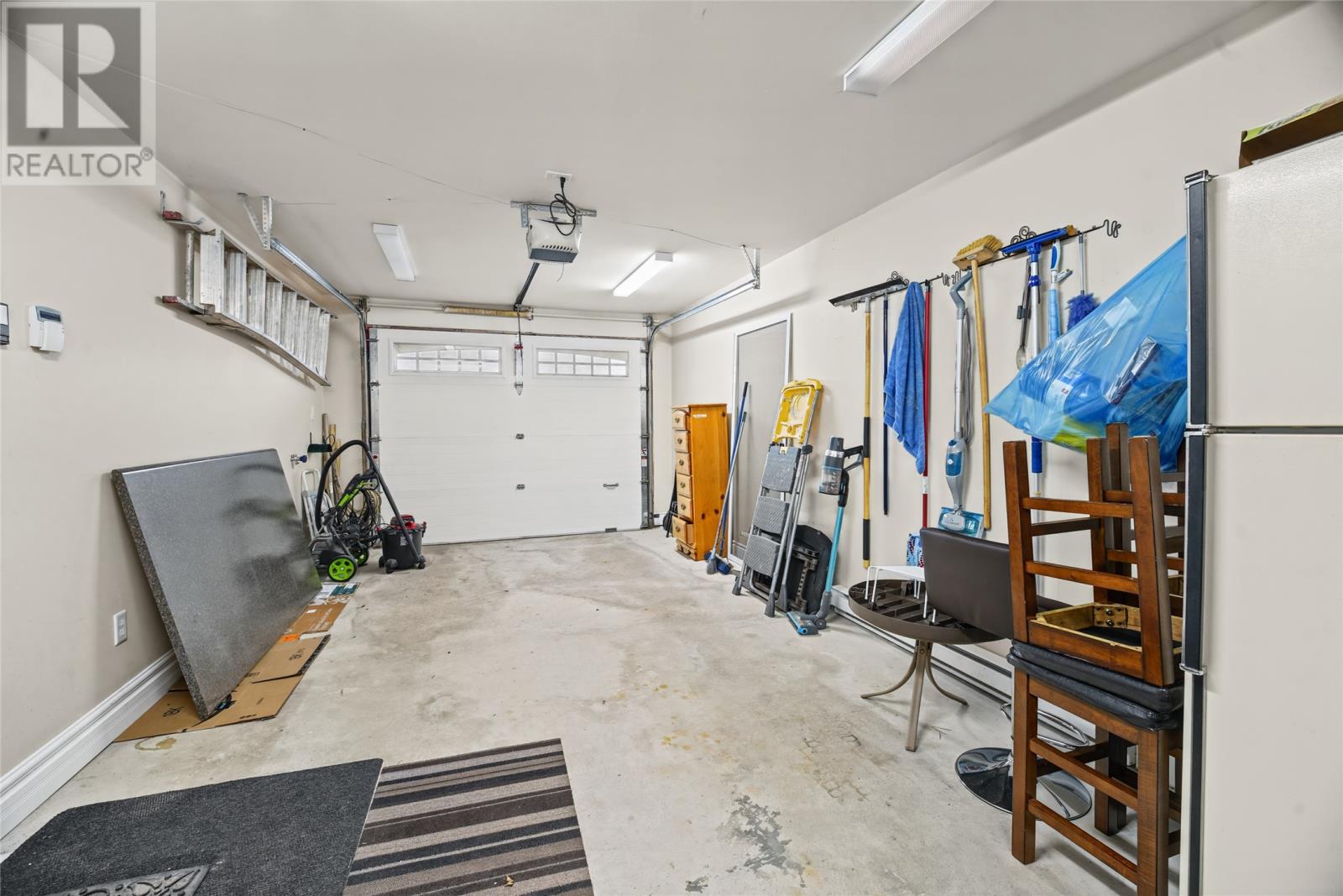 #11 28 Lions Crescent - 37