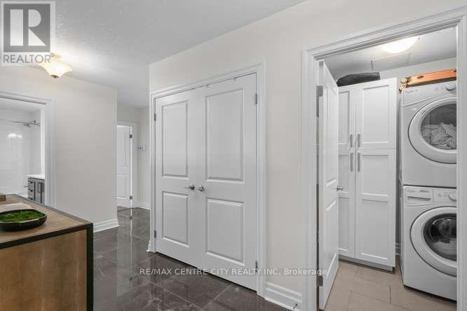 204 - 240 VILLAGEWALK BOULEVARD, London North (North R) — photo 4
